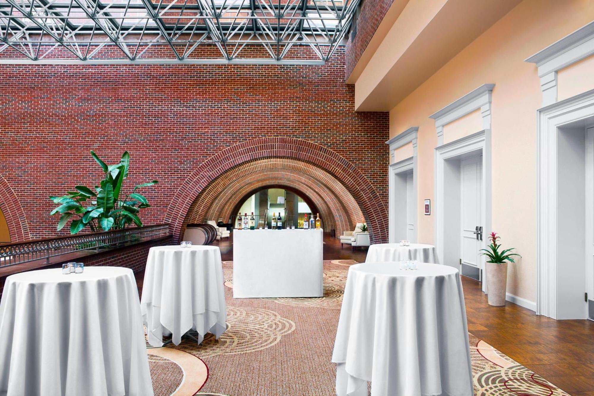 Sheraton Raleigh Hotel Exterior foto