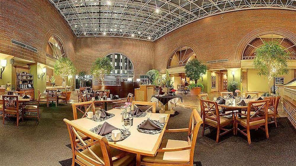 Sheraton Raleigh Hotel Exterior foto